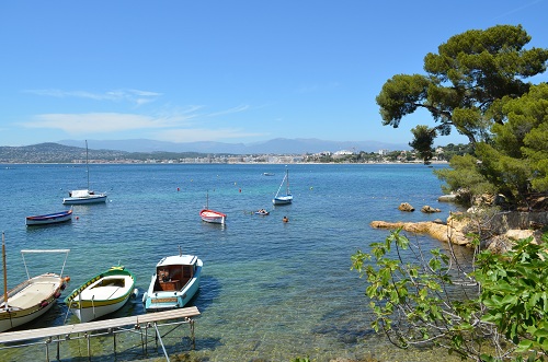 From the Abri de l'Olivette, view on the sea resort of Juan les Pins