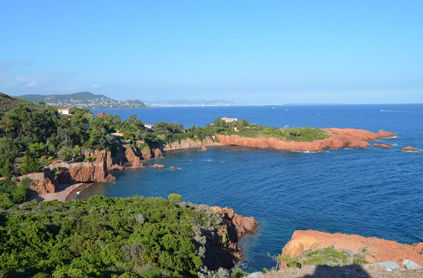 Vue sur l'Estérel depuis le Cap Roux dans le Var (à Agay)