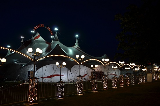 Chaque année le cirque Arlette Gruss fait des représentations en été