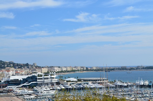Vue sur la Croisette et le palais des festivals depuis le Suquet