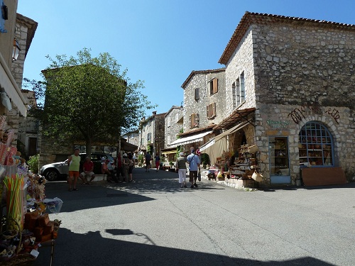 Main street di Gourdon in Riviera