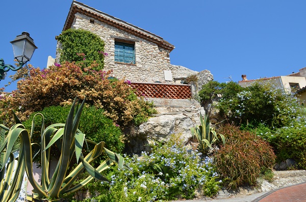 Une maison dominant le quartier du Safranier