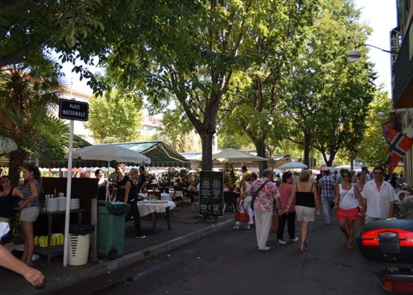 La place nationale d'Antibes