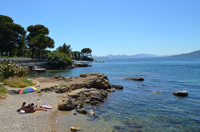 Une plage publique dans le cap d'Antibes