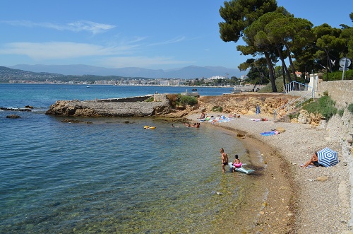 Beach close to the Abri de l'Olivette