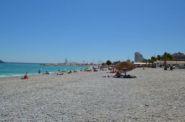 Plages de galets à proximité de la marina Baie des Anges