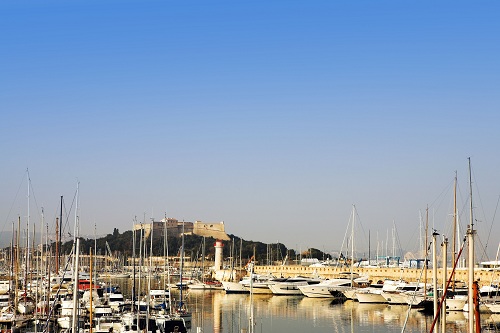 Le port d'Antibes avec le fort Vauban