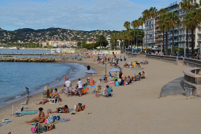 Sand beach in Juan les Pins