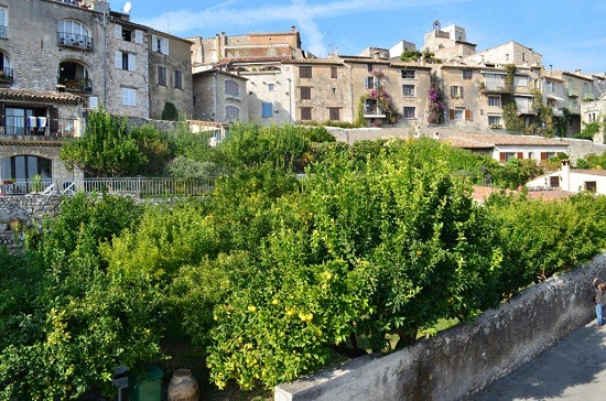 Vue sur le village de St Paul depuis les remparts